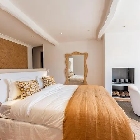 Вилла Taman, 5 Chambres, Proche Et Centre-ville *