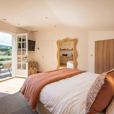 Вилла Taman, 5 Chambres, Proche Et Centre-ville Сен-Тропе